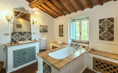 A bathroom in Camporempoli