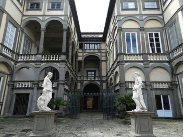Palazzo Pfanner, facade