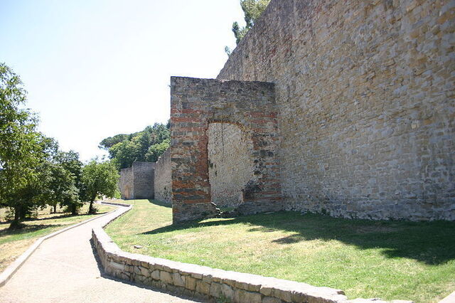 walls of arezzo