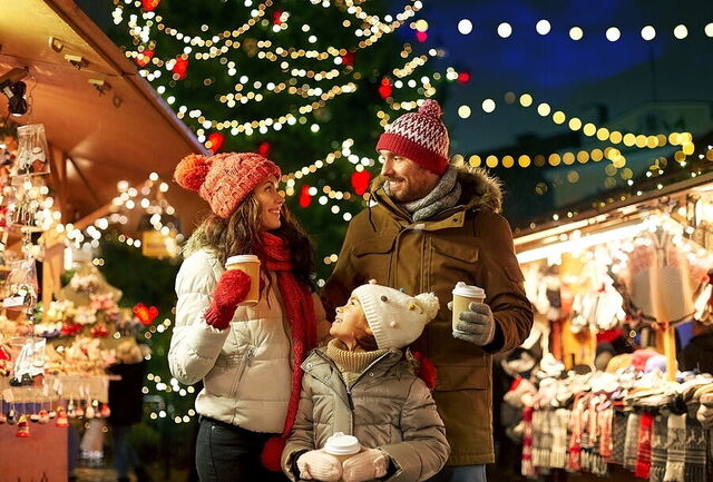 A family at a Christmas market