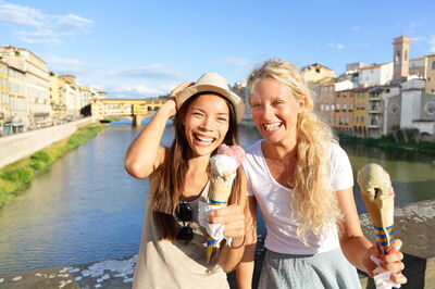 Friends eating ice-cream along the Arno