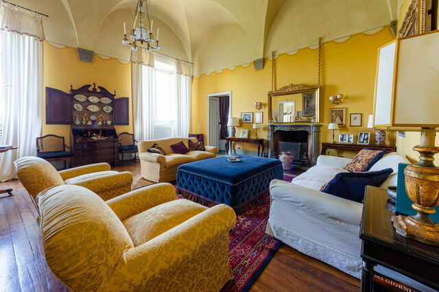 Castel Ruggero, sitting room