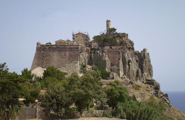 castle on capraia