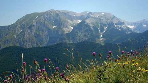A beautiful view of Tuscany mountains