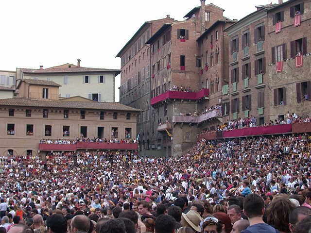 Piazza del Campo the day of the Palio