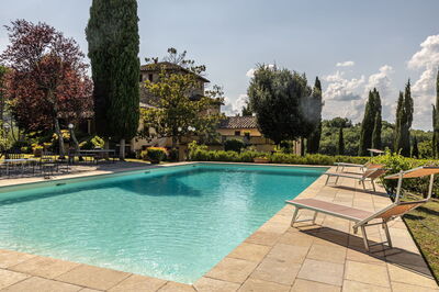 Castello Uliveta, pool