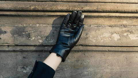 Leather gloves