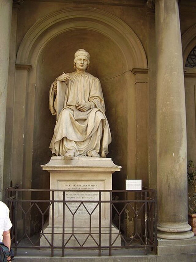 statue of Arnolfo di Cambio