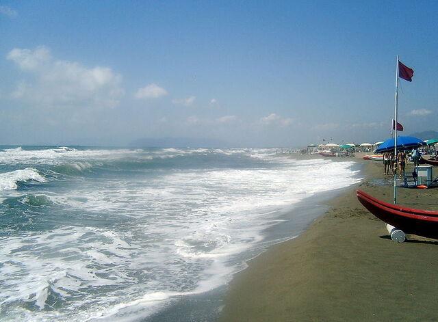 forte dei marmi beach