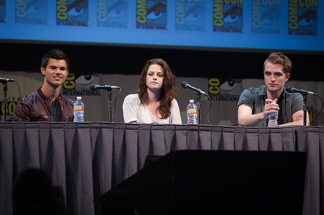 New Moon's cast