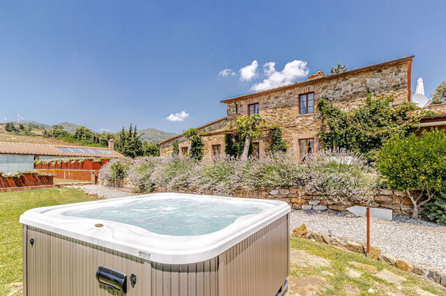 Villa La Cerbaina, hot tub