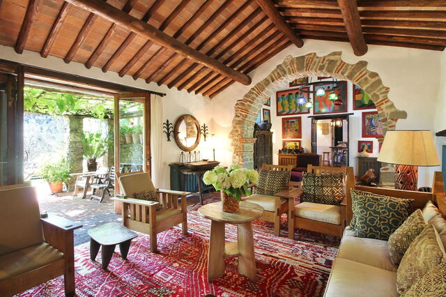 Macennere, living room