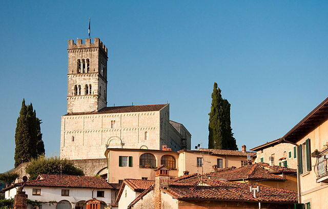 Duomo of Barga from sw