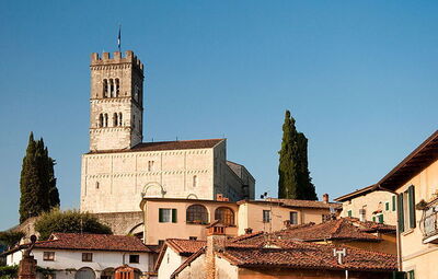 Duomo of Barga from sw