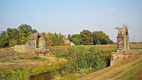 Medici bridge near Poggio a Caiano