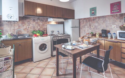 La Casina Del Canneto: Property, Room, Kitchen, Building, Furniture, Real Estate, House, Interior Design, Cabinetry, Major Appliance