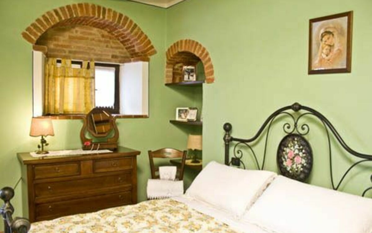 Accommodation:&nbsp;Grecale