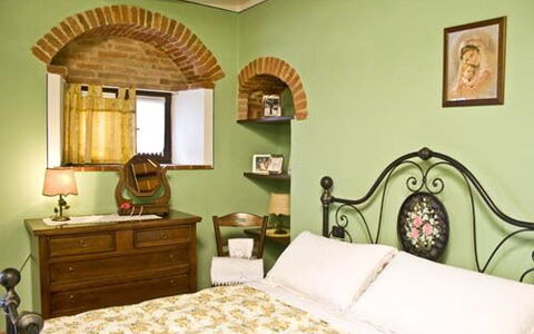 Accommodation:&nbsp;Grecale