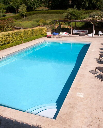 Casale Porano: Swimming Pool, Property, Leisure, House, Real Estate, Vacation, Grass, Rectangle, Villa, Sunlounger