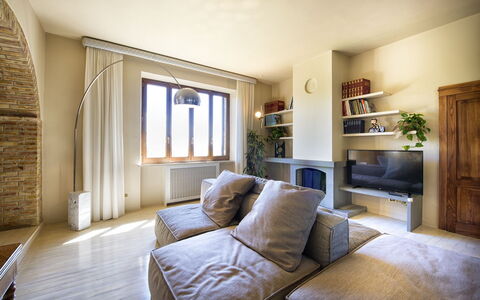 Villa Piazza Della Fortezza: Room, Furniture, Property, Interior Design, Living Room, Building, Floor, House, Home, Wall