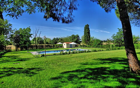 Villa Marietta: Green, Natural Landscape, Sky, Grass, Tree, Landscape, Spring, Rural Area, Real Estate, Farm