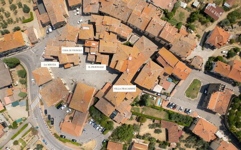 Villa Fracassini: Building, Residential Area, Town, Neighbourhood, House, Street, Urban Design, Roof, Home, Human Settlement