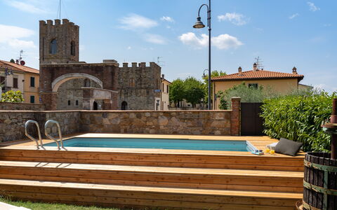 Villa Fracassini: Cloud, Sky, Water, Plant, Building, Swimming Pool, Tree, Grass, Street Light, Leisure