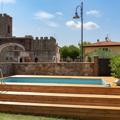 Villa Fracassini: Cloud, Sky, Water, Plant, Building, Swimming Pool, Tree, Grass, Street Light, Leisure