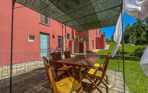 Mulino a Montegonzi Di Rimaggio: Table, Building, Furniture, Window, Chair, Wood, Outdoor Table, Plant, Outdoor Furniture, Architecture