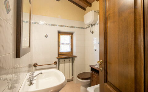 Villa Del Colle: Mirror, Plumbing Fixture, Tap, Property, Building, Bathtub, Sink, Bathroom, Wood, Interior Design