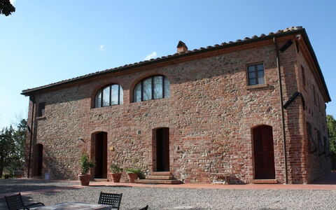 Agriturismo Il Gattero: Property, House, Building, Facade, Wall, Architecture, Brick, Villa, Real Estate, Farmhouse