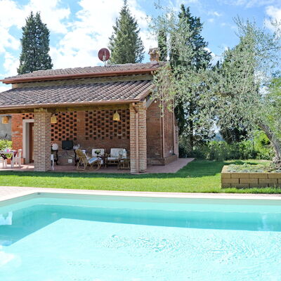 Il Fienile Di Giovanna: Property, House, Home, Swimming Pool, Building, Real Estate, Estate, Villa, Leisure, Residential Area