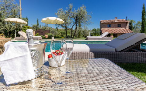 Villa Melinda: Property, Swimming Pool, Resort, Vacation, Real Estate, Table, Villa, Furniture, Leisure, House