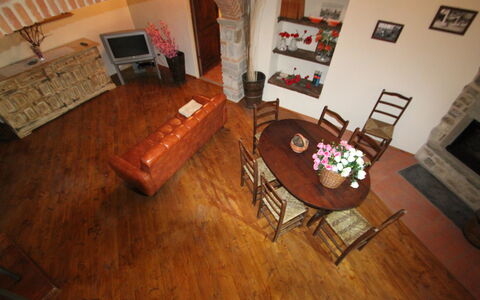 Villa Latera: Floor, Wood Flooring, Hardwood, Room, Laminate Flooring, Flooring, Living Room, Property, Furniture, Interior Design