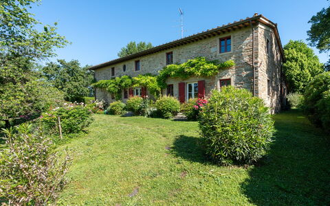 La Forra: Plant, Sky, Window, Building, Tree, Natural Landscape, Land Lot, Vegetation, Cottage, House