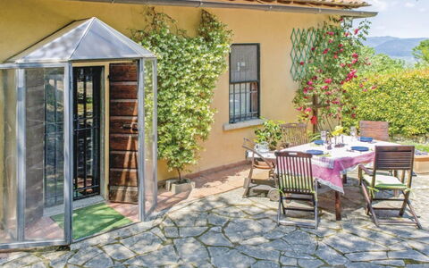 La Casetta: Property, Building, House, Home, Real Estate, Backyard, Yard, Cottage, Room, Patio