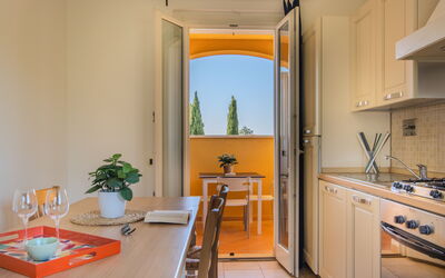 Trilocale Grande Primo Piano 233V: Interior Design, Flooring, Home, Major Appliance, Apartment, Room, Countertop, Ceiling, Kitchen, Kitchen & Dining Room Table