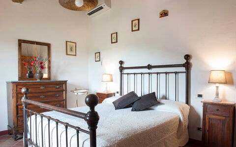 Agriturismo Paterno: Bedroom, Furniture, Bed, Room, Property, Bed Sheet, Bed Frame, Ceiling, Interior Design, Bedding
