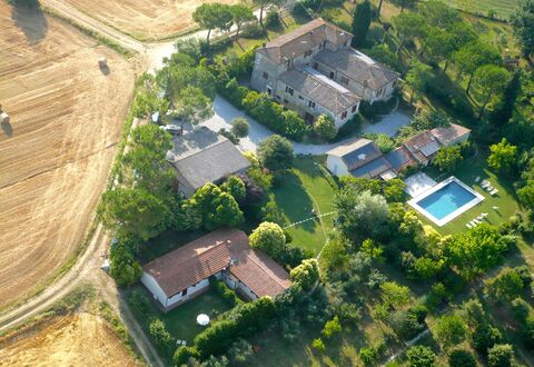 Agriturismo Il Molinello: Aerial Photography, Bird'S-Eye View, Residential Area, Urban Design, Property, Suburb, Landscape, Land Lot, Estate, Photography