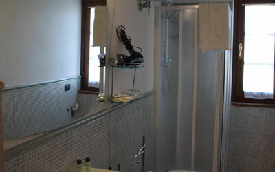 Appartamento Mimosa in Siena, Pool Use, Ac: Bathroom, Room, Property, House, Interior Design, Building, Bathroom Sink, Architecture, Plumbing Fixture, Sink