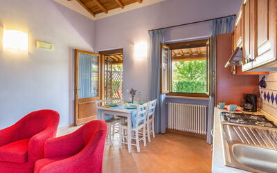 Accommodation:&nbsp;Pesci