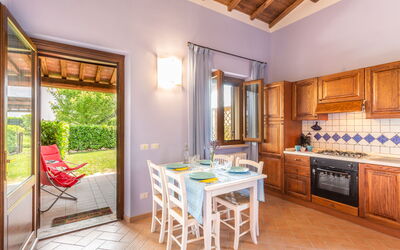 Accommodation:&nbsp;Pesci