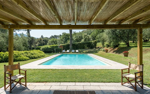 Villa de Ranieri: Plant, Property, Water, Swimming Pool, Nature, Azure, Shade, Rectangle, Leisure, Outdoor Furniture