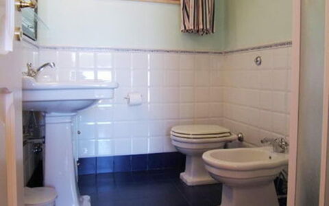 Raggio Di Sole Sull'argentario: Bathroom, Property, Room, Toilet, Plumbing Fixture, Toilet Seat, Floor, Tile, Purple, Sink