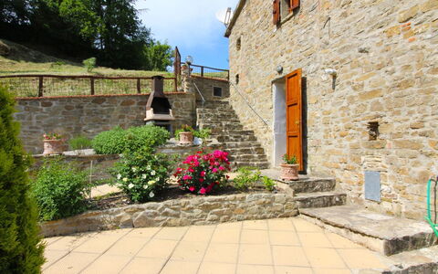 La Casa del Nonno: Plant, Building, Sky, Window, Flower, Tree, Road Surface, Door, Flowerpot, House