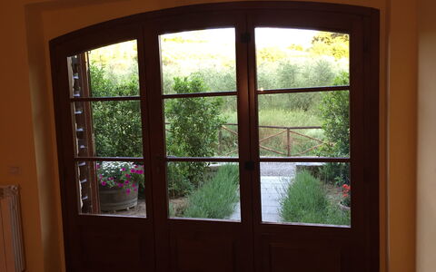 Casa Alla Minuccia Di Villa a Sesta: Window, Room, Architecture, Sash Window, Daylighting, Tree, Home, Door, Interior Design, House