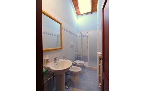 Galleria di Brolio: Property, Room, Building, Bathroom, Architecture, House, Interior Design, Real Estate, Ceiling, Plumbing Fixture