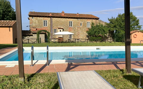 La Gropina Di Loro Ciuffenna: Sky, Plant, Water, Building, Window, Swimming Pool, Tree, Azure, Shade, Rectangle
