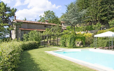 Villa Magnolia: Property, House, Building, Real Estate, Swimming Pool, Home, Grass, Backyard, Villa, Yard