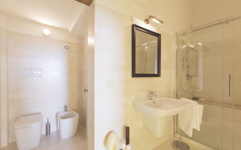 Appartamento Imperiale: Bathroom, Property, Room, Interior Design, Plumbing Fixture, Wall, Building, Real Estate, Architecture, House